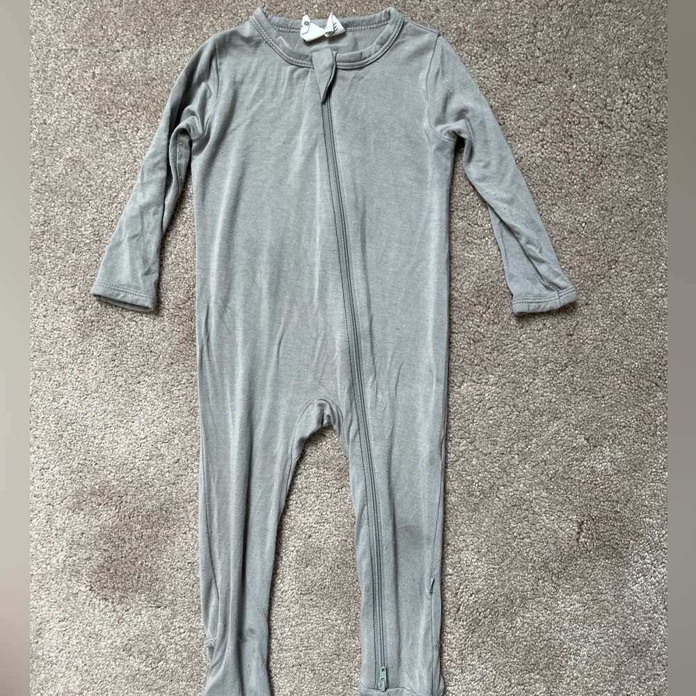 Kyte Baby zipper footie pajamas in clay